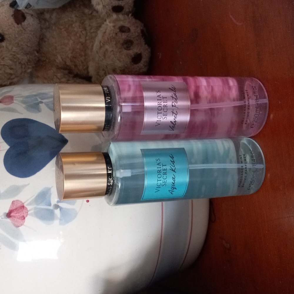 Victoria secret aqua kiss, velvet petals fragrance mist 8.4 oz 2 bottles
